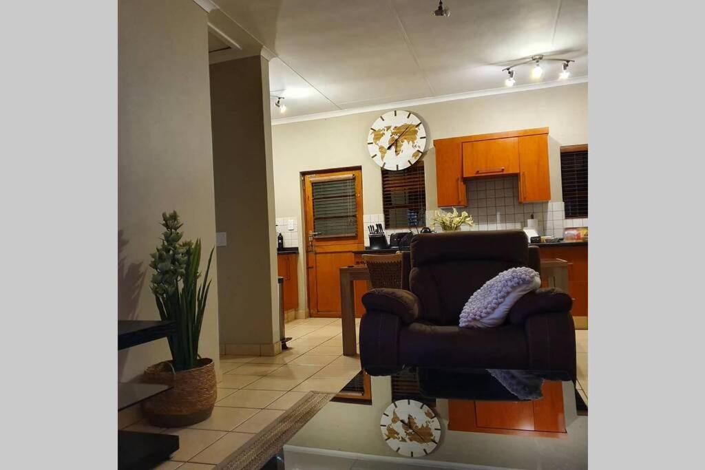 Plush Private Home Polokwane Eksteriør billede